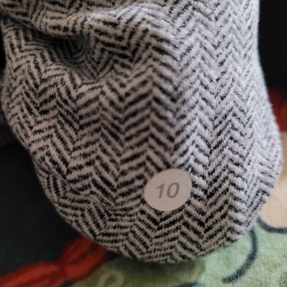 Lululemon jacket size 10 - Picture 7 of 7